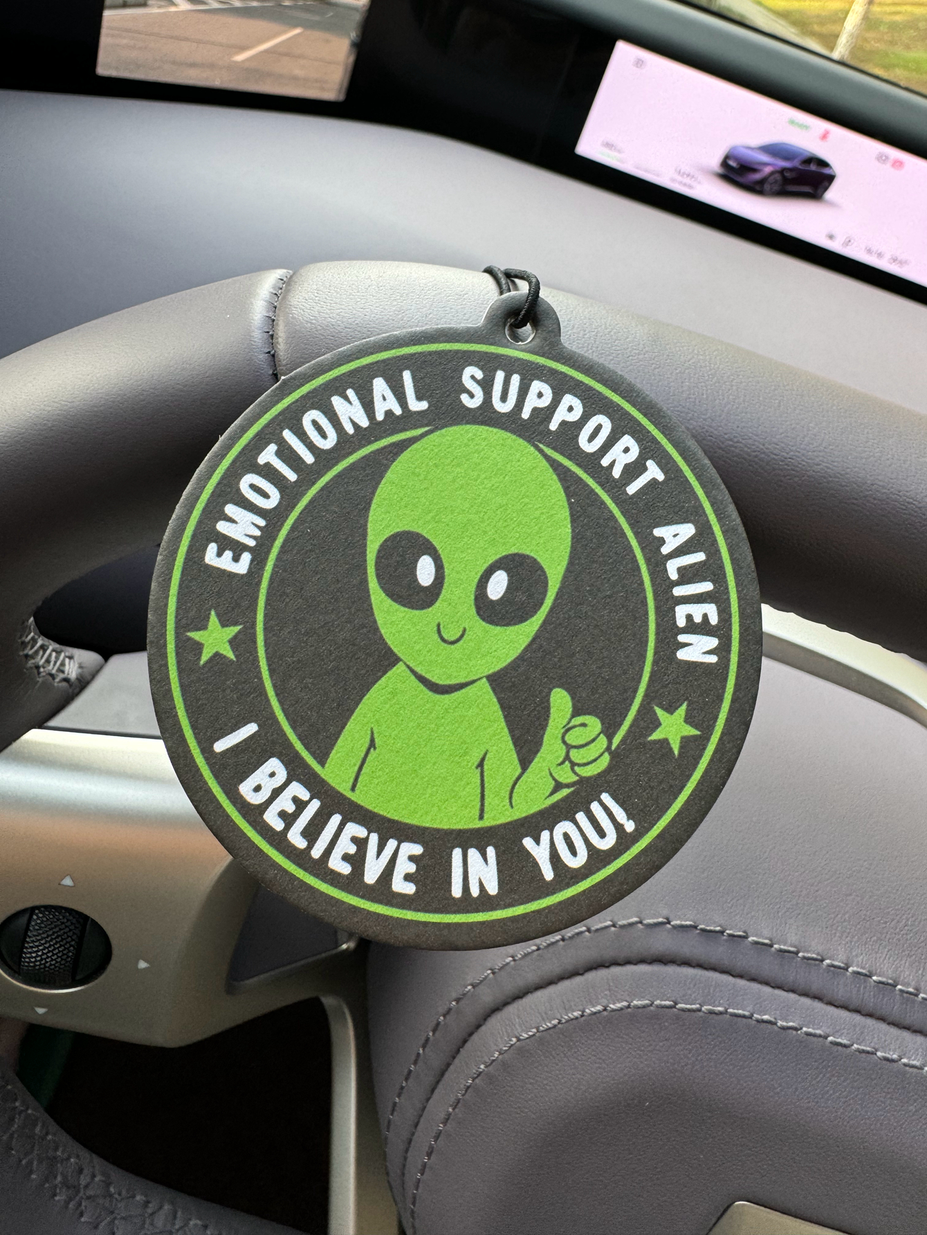 Emotional Support Alien Alien  – Perfume And Fragrance Are Same Bewertung und Preis