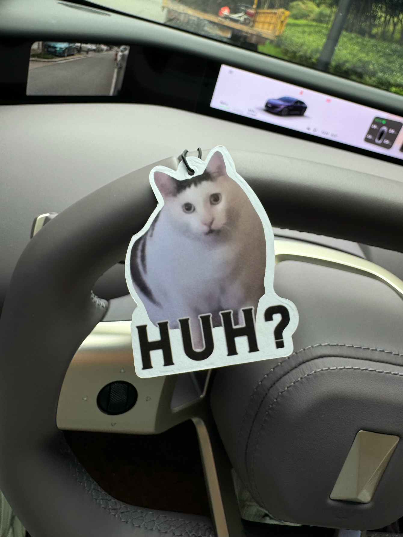 Huh? Cute White Cat Emoji Car  – Perfume Fragrance Emoji Bewertung und Preis
